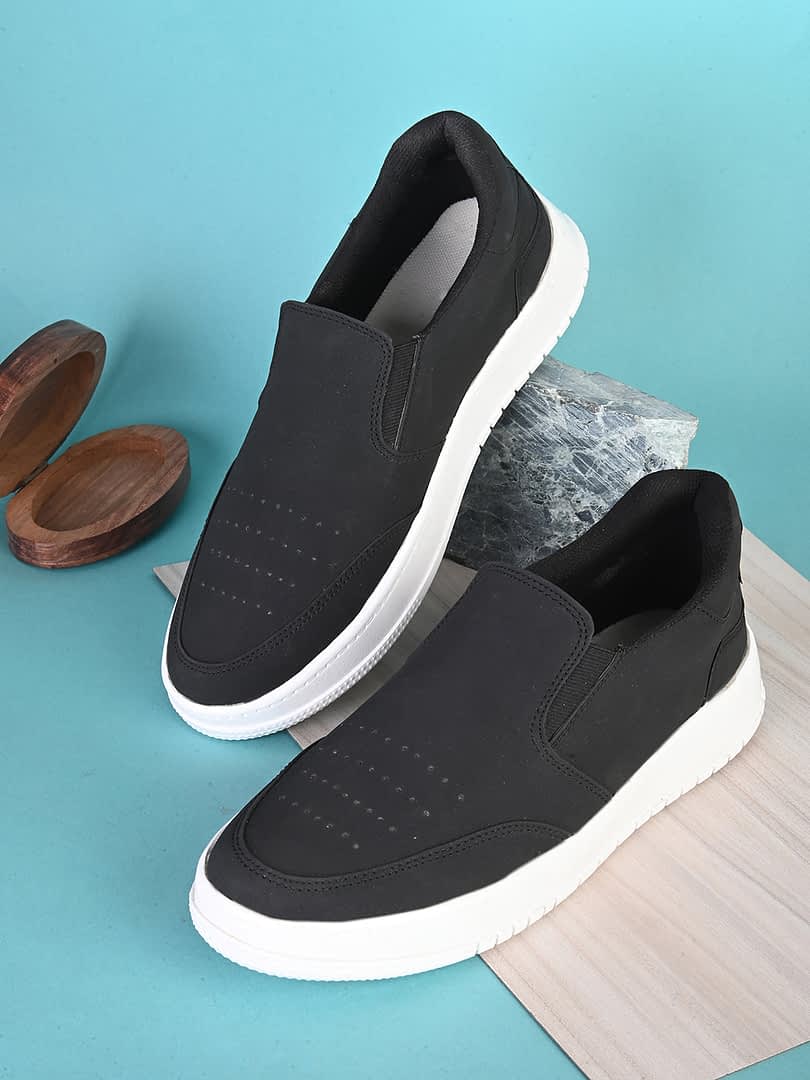 fashion victim Men Perforated Slip-On Sneakers