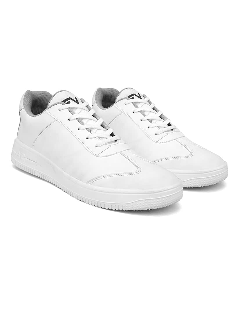 Fashion Victim Men White Solid Sneakers