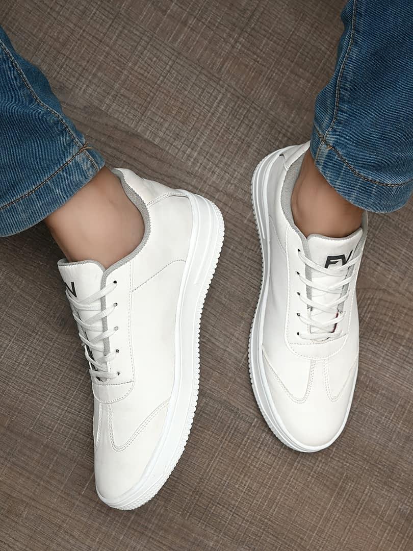 fashion victim Men White Solid Sneakers