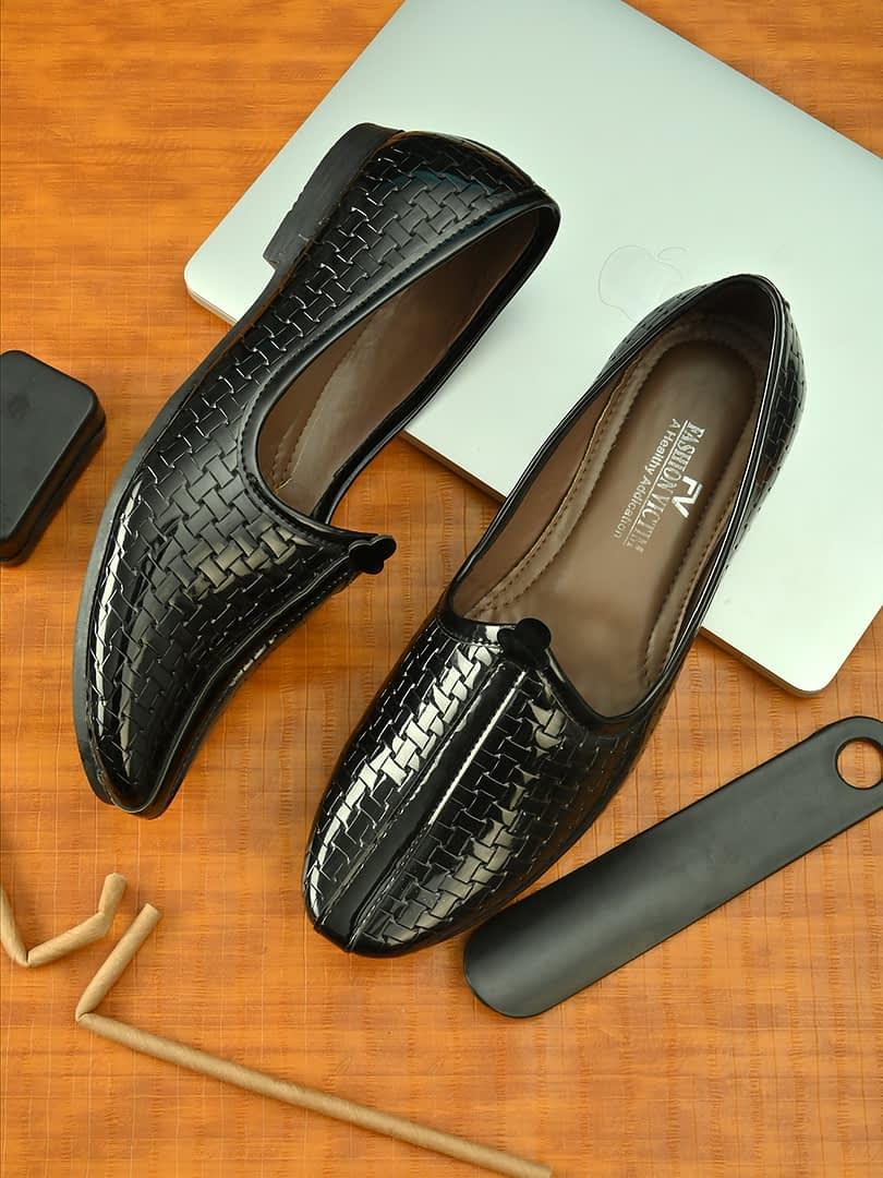 fashion victim Men Woven Design Mojaris