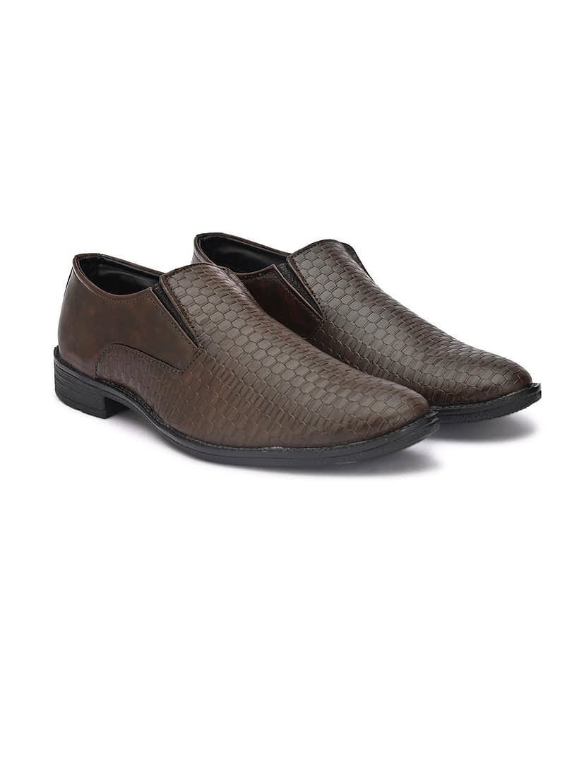 Fashion Victim Men Brown Textured Leather Formal Loafer