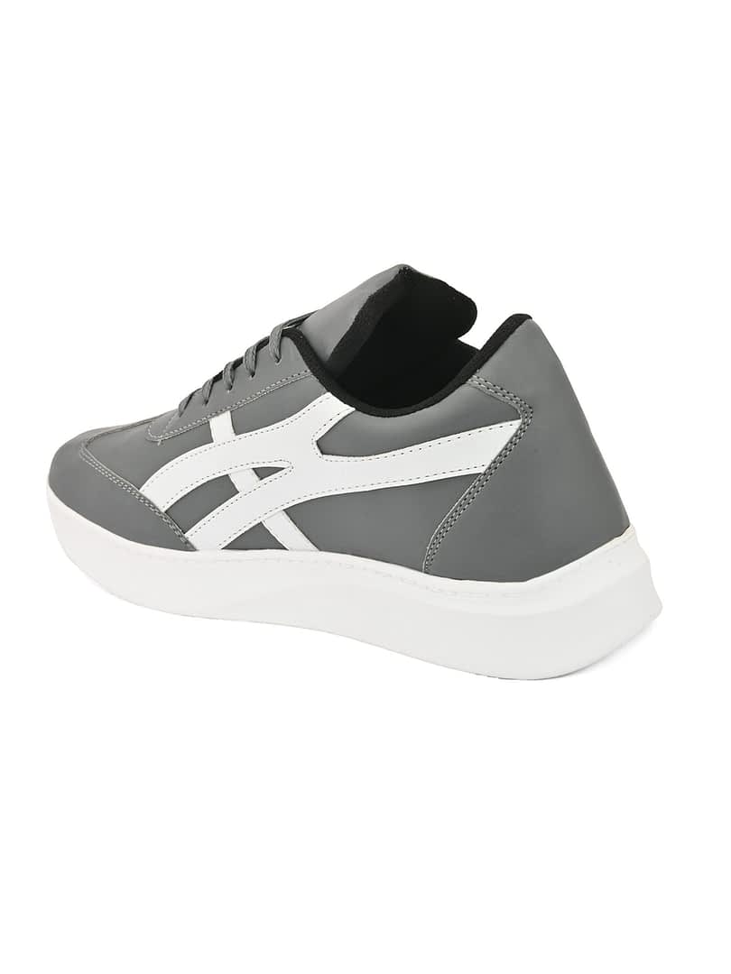 Fashion Victim Men Colourblocked Lightweight Sneakers