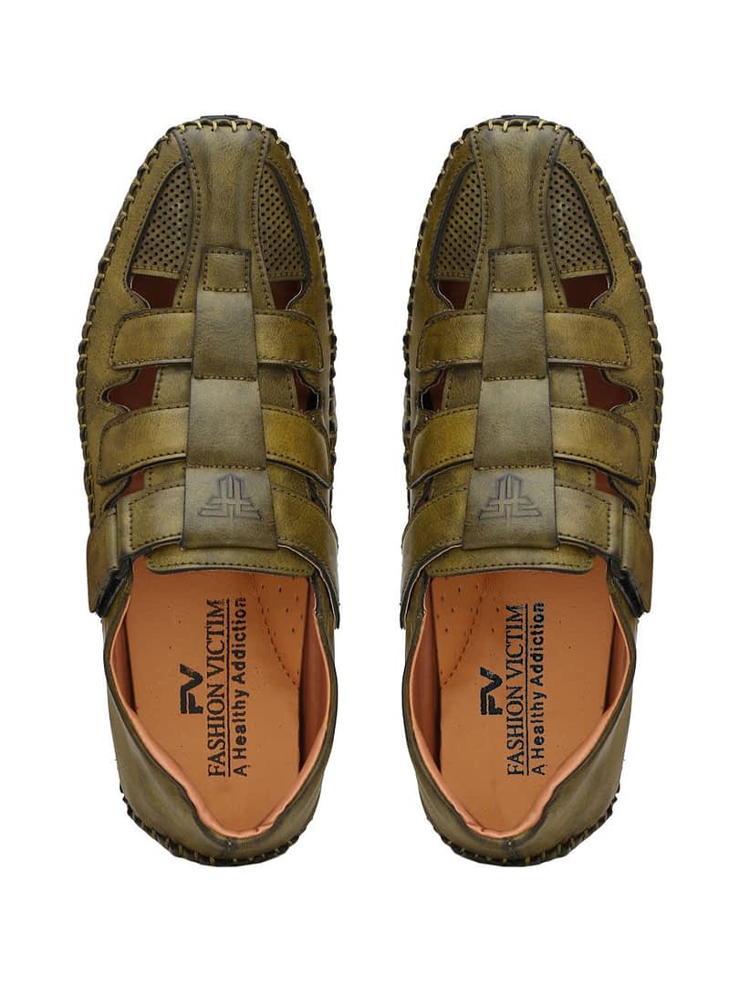 fashion victim Men Olive Green Solid Fisherman Sandals