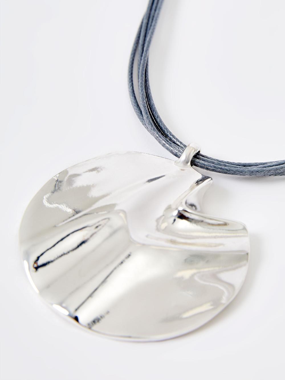 Fcuk Rope Hammered Disc Pendant Necklace Silver