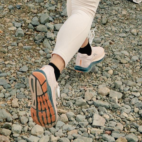 Feetures Merino 10 Ultra Light Quarter Charcoal