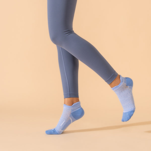 Feetures Plantar Fasciitis Relief Sock Light Cushion Tab Brilliant Blue