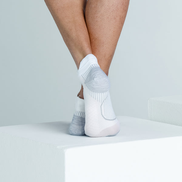 Feetures Plantar Fasciitis Relief Sock Ultra Light Tab 3 Pack White