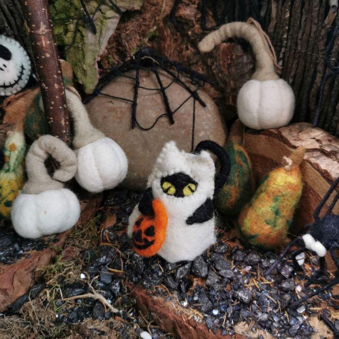 Felt So Good Handmade Felt Boo Cat Hanging Halloween Decoration