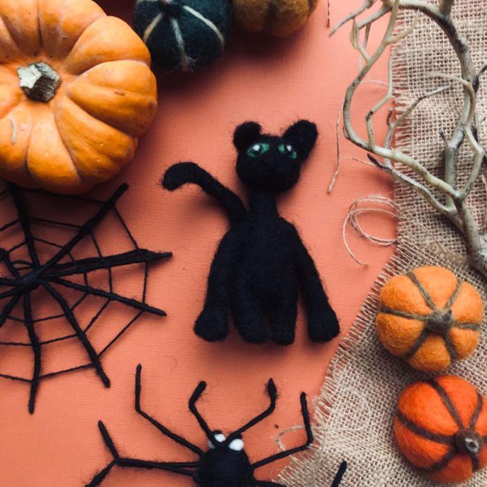 Felt So Good Handmade Felt Hanging Halloween Pumpkins (Set Of 5) Hanging Decorations