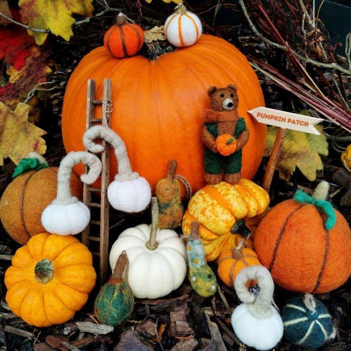 felt so good Handmade Felt Medium Pumpkins Halloween Home Decoration