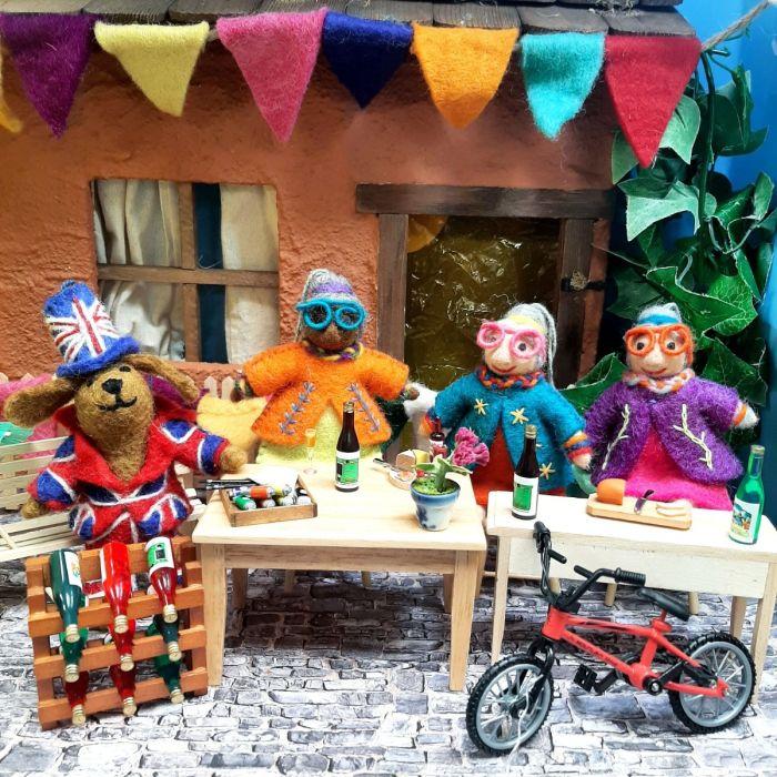 Felt So Good Handmade Felt Patriotic Pooch Hanging London Decoration