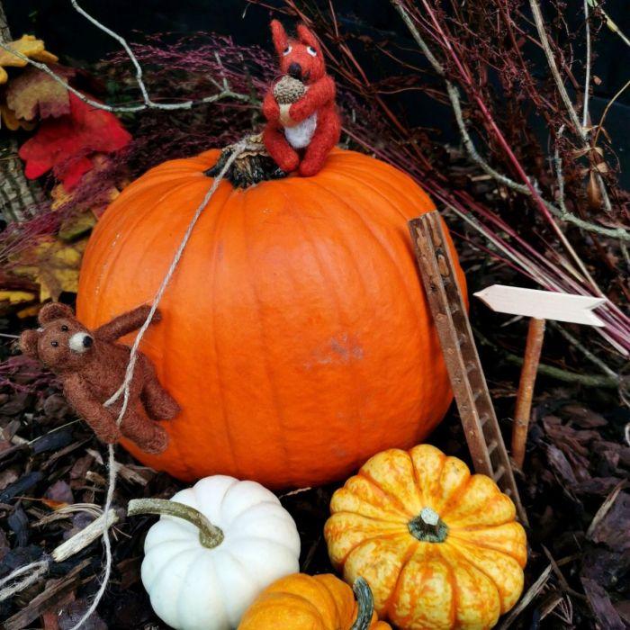 felt so good Handmade Felt Red Bushy Squirrel Biodegradable Hanging Decoration