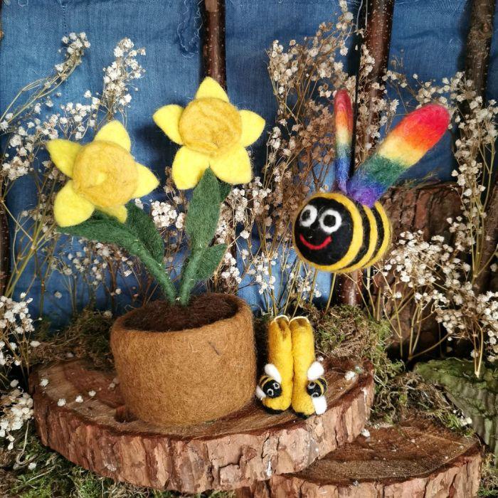 Felt So Good Handmade Felt Springtime Daffodils Standing Decoration