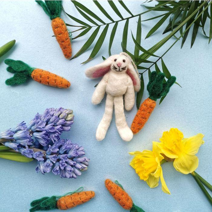 Felt So Good Handmade Hanging Carrots (Set Of 5) Biodegradable Hanging Easter Decoration