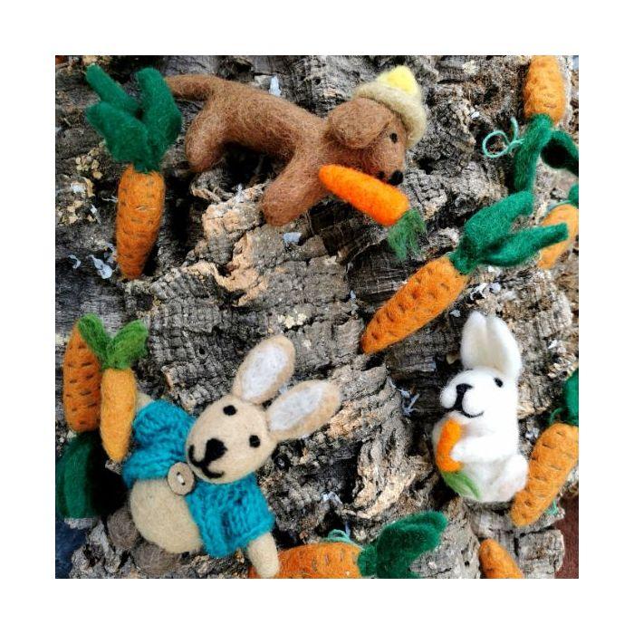 Felt So Good Handmade Hanging Carrots (Set Of 5) Biodegradable Hanging Easter Decoration