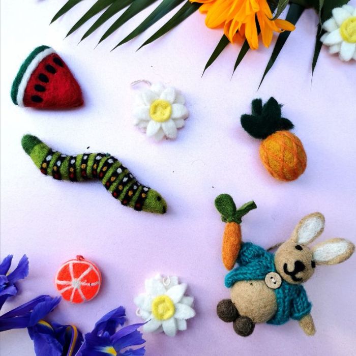 felt so good Handmade Hanging Daisies (Set of 6) Felt Easter Decorations