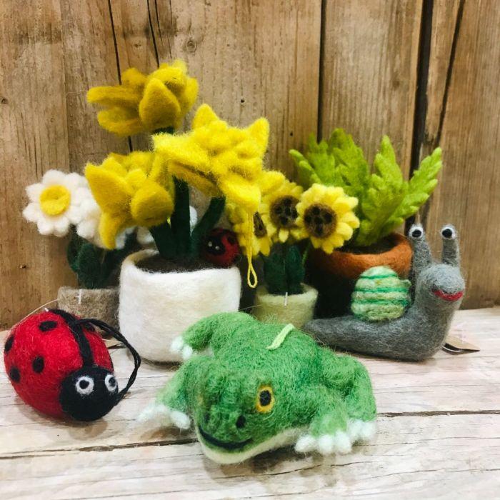 Felt So Good Handmade Hanging Shelby The Snail Biodergadable Felt Decoration