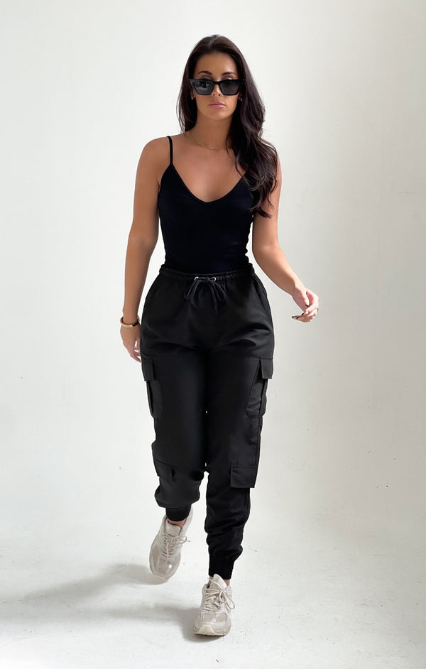 femme luxe Black Elasticated Drawstring Cargo Trousers - Etta