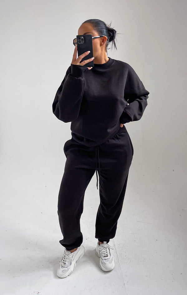 femme luxe Black Oversized Crew Neck Sweatshirt Cuffed Joggers Loungewear Set - Averi