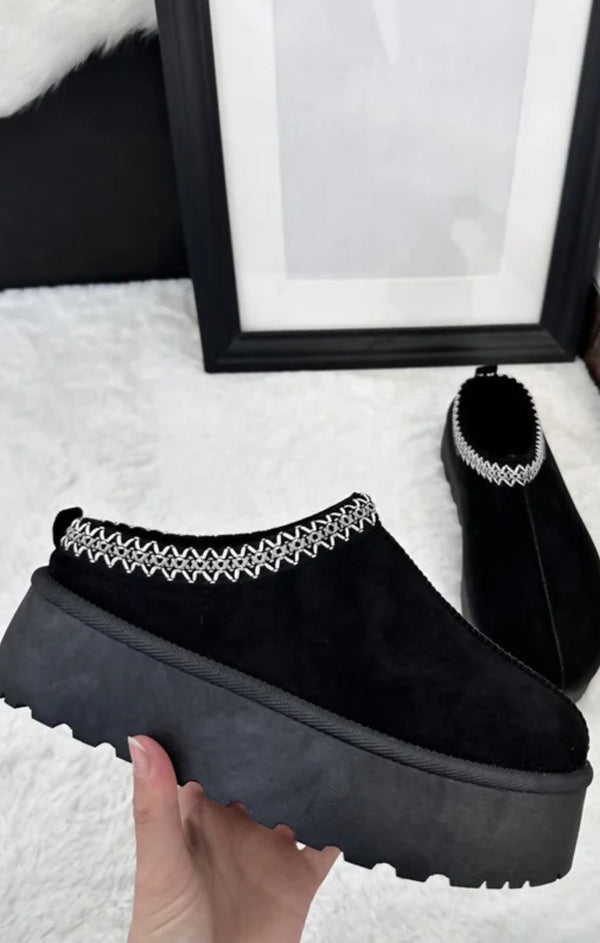 femme luxe Black Platform Slip On with Embroidered Braid Slippers - Salva
