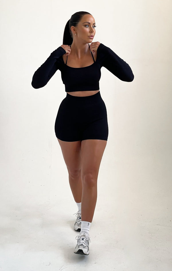 Femme Luxe Black Ribbed Long Sleeve Strap Detail Top And Shorts Activewear Set - Donna