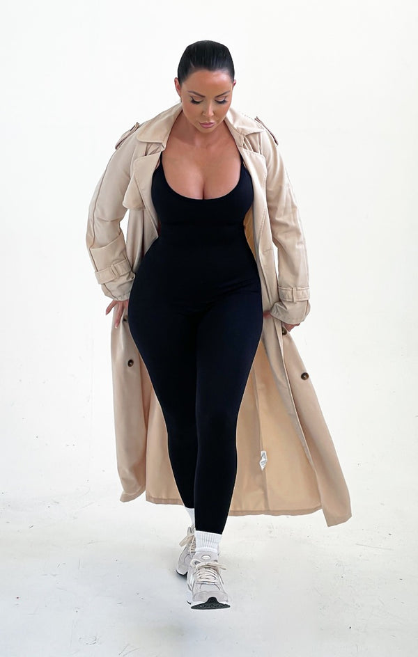 femme luxe Black Scoop Neck Adjustable Straps Fitted Jumpsuit - Zola