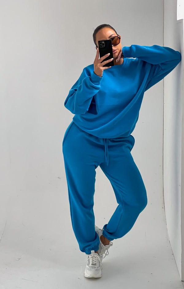 femme luxe Blue Oversized Long Sleeve Crew Neck Raw Hem Crop Sweatshirt Cuffed Joggers Loungewear Set - Averi