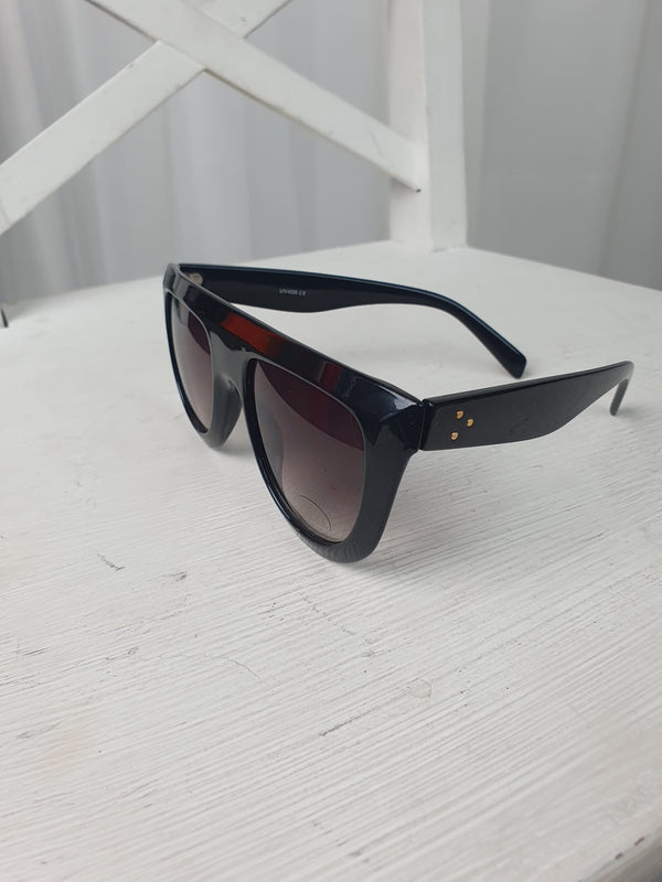 Femme Luxe Black Flat Shadow Round Sunglasses - Lucy