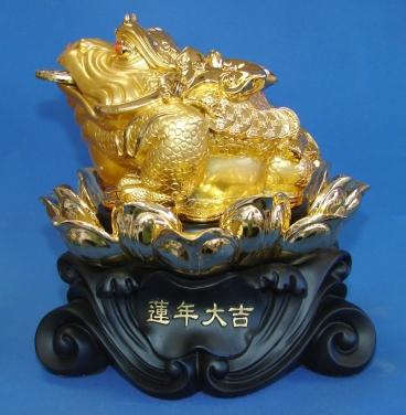 feng shui import Golden Money Frog Statue Sitting on Lotus