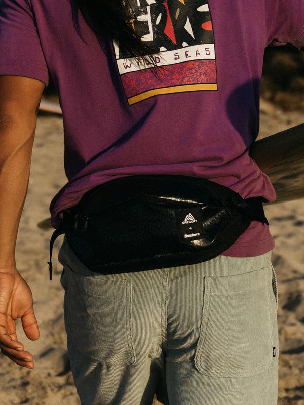 finisterre Gregory + Finisterre Waistpack Onyx Black
