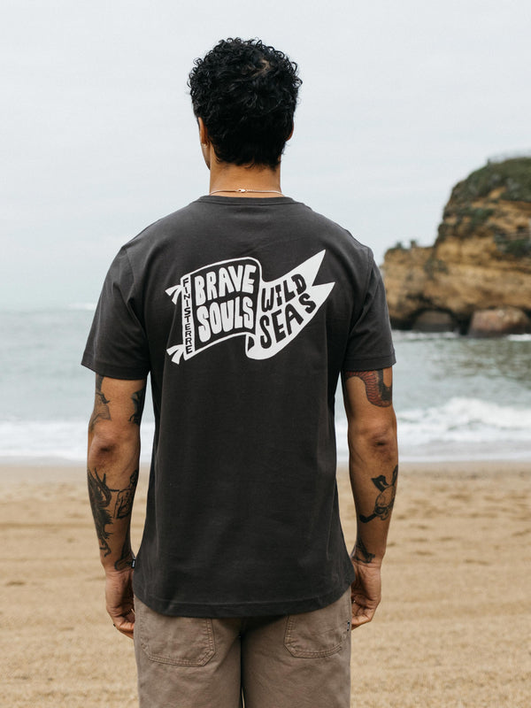 finisterre Men's Brave Flag T-Shirt Raven