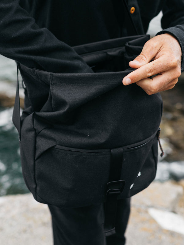 Finisterre Nautilus Crossbody Bag Black