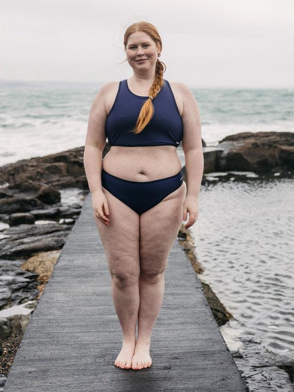 Finisterre Women's Ailla Reversible Low Waisted Bikini Pant Eagle Ray Print/Midnight