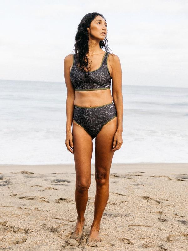 Finisterre Women's Ailla Reversible Scoop Bikini Top Eagle Ray Print/Dark Woodsmoke