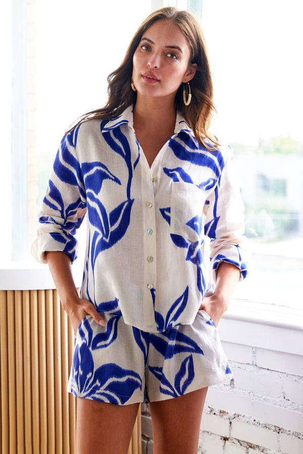 Finley Andie Cropped Blue Print Linen Blouse With A Shirttail Hem
