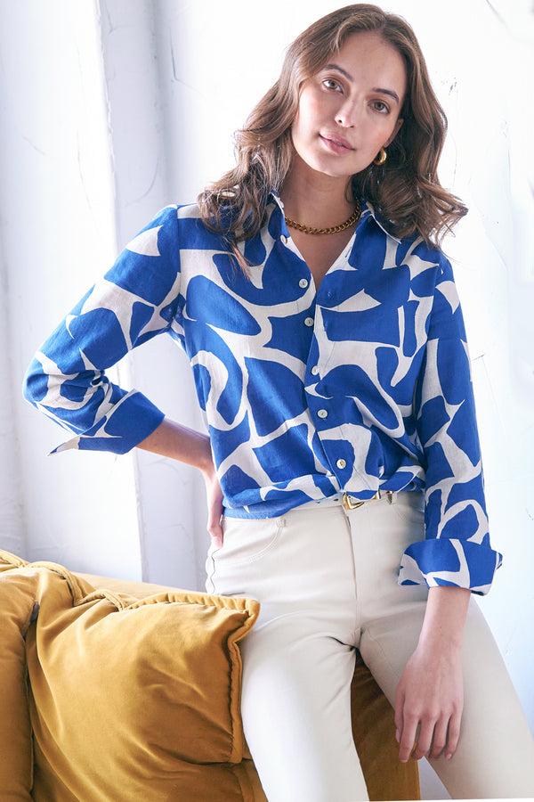 finley Sloane Blue and natural puzzle print linen/cotton blend shirt with a twist front hem & 3/4 length sleeves