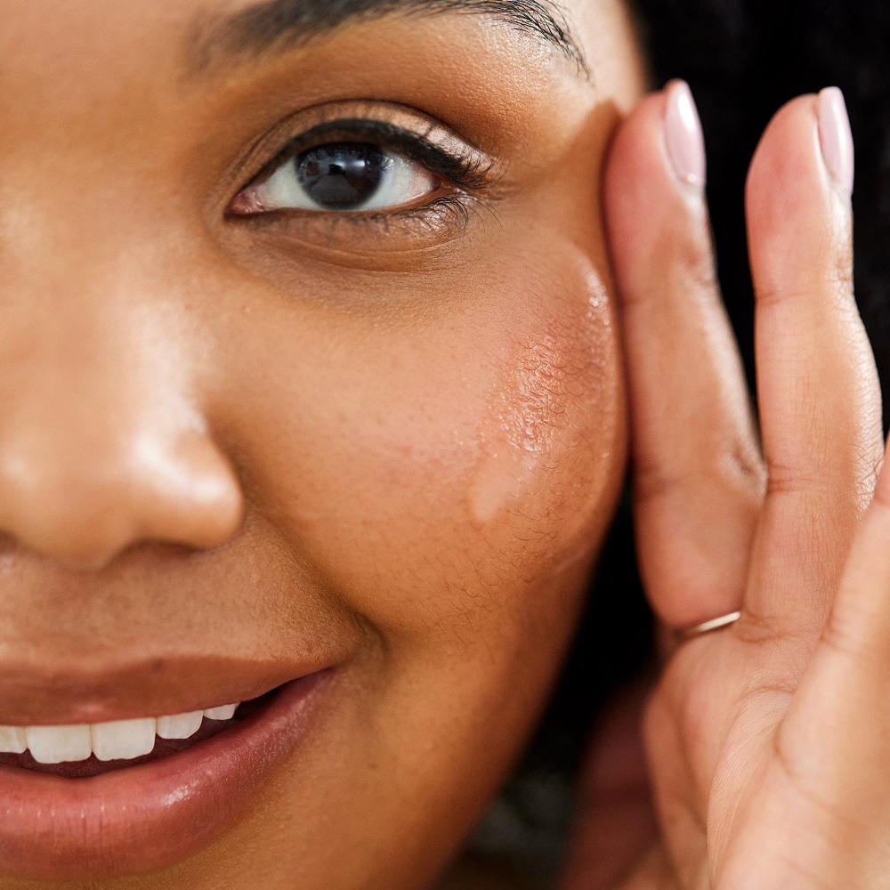 First Aid Beauty Hydrating Serum With Hyaluronic Acid Serum