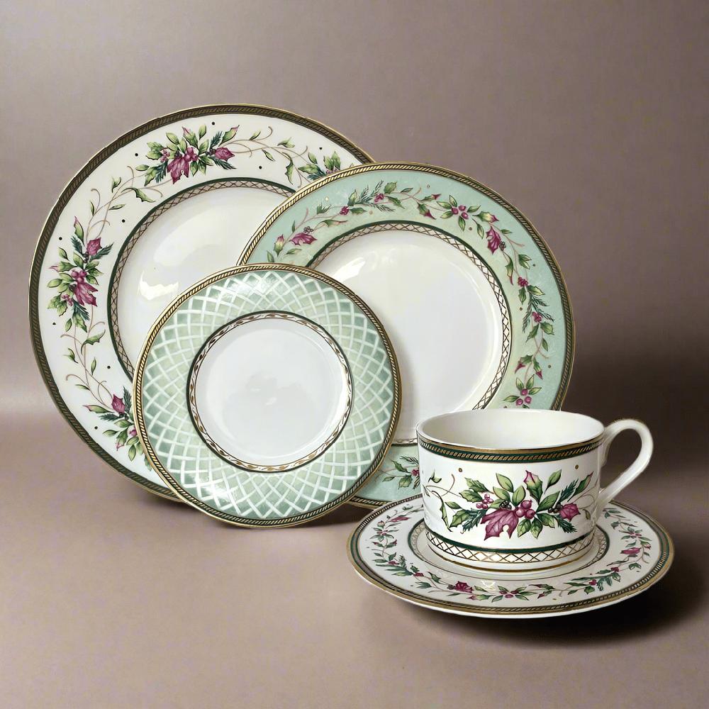 fitz and floyd Winter Holiday 20 Piece Dinnerware Set Service for 4