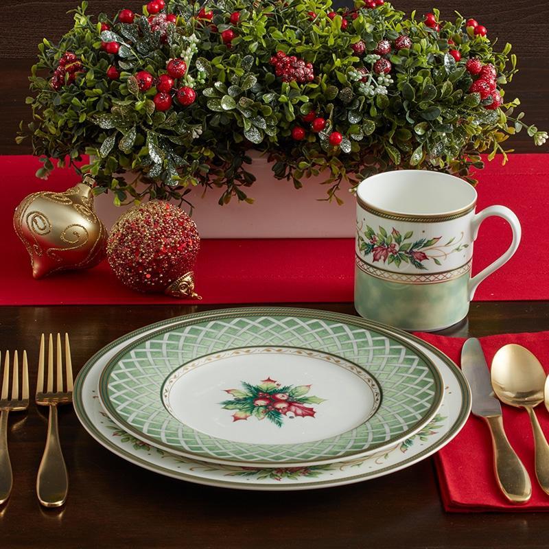 fitz and floyd Winter Holiday Green Wreath Salad Plate