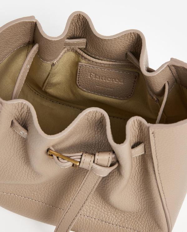 Flattered Bo Mini Bucket Leather Taupe