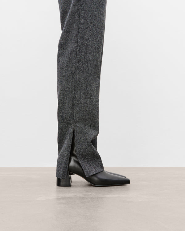 Flattered Gill Leather Black