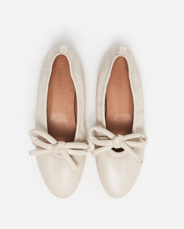 Flattered Polly Leather Creme