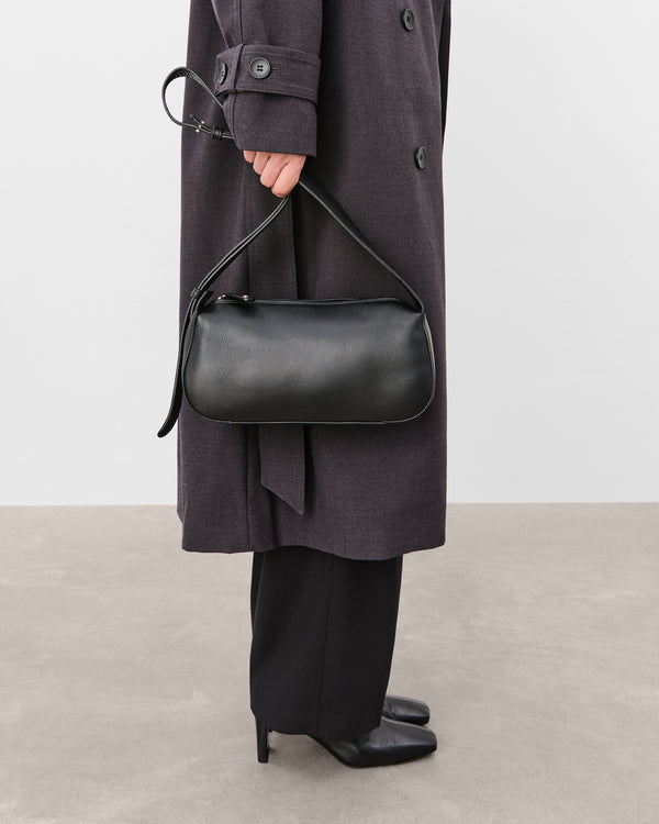 Flattered Tuna Shoulder Bag Leather Black