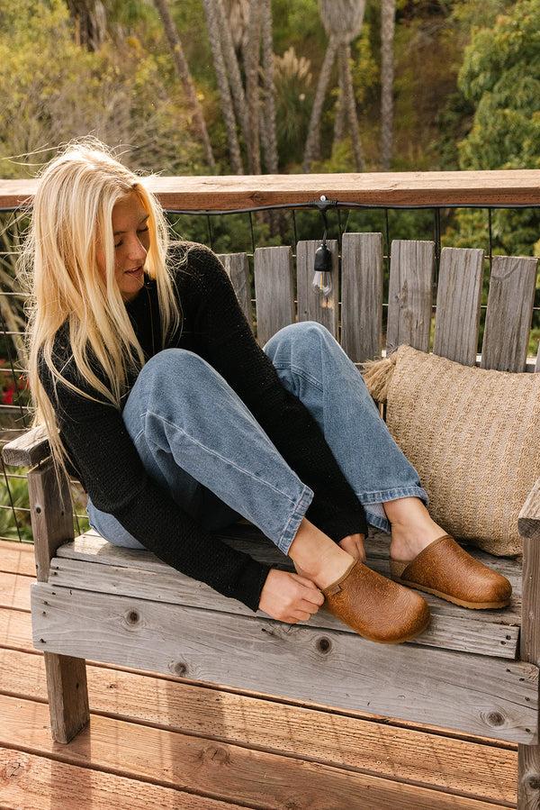 Flojos Sofia- Women's Clog Tan Artisan