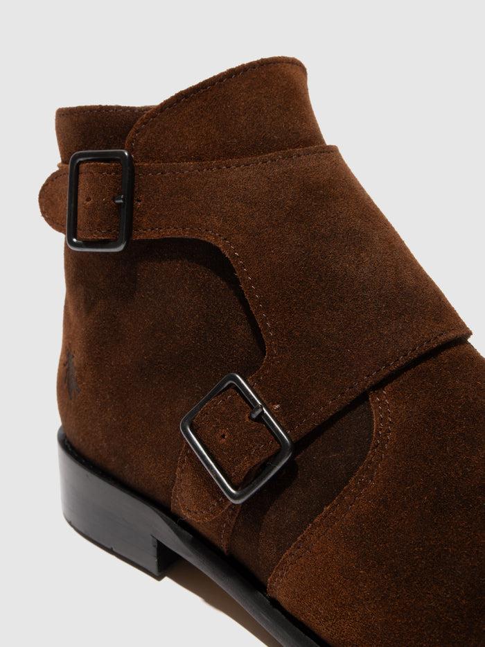 Flowfold Buckle Ankle Boots WUOL142FLY OIL SUEDE CAMEL