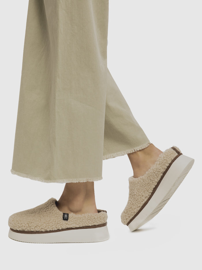 flowfold Round Toe Clogs CAFE360FLY TAUPE