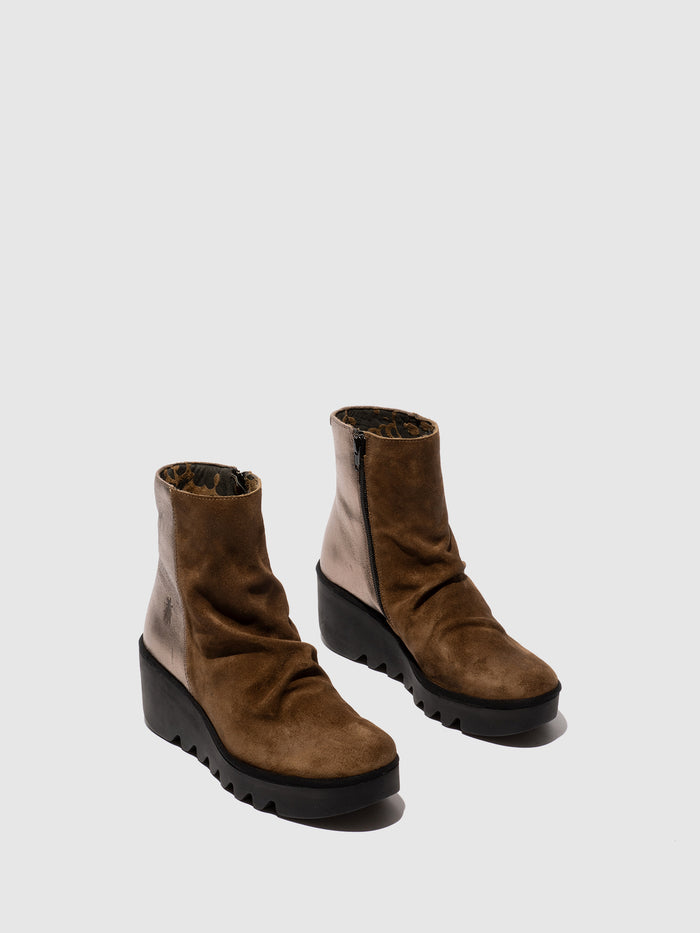 Flowfold Zip Up Ankle Boots BAAN538FLY ELEPHANT/DK. GOLD