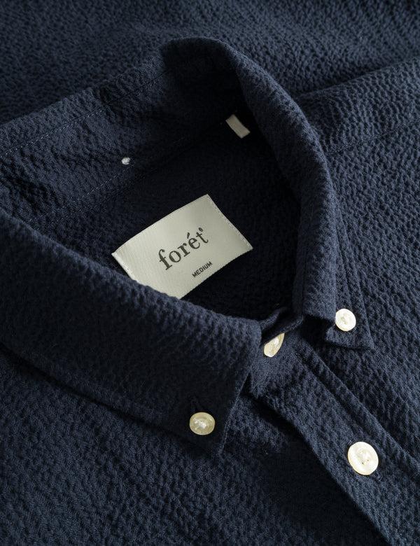 Forét HORNET SEERSUCKER SHIRT - NAVY