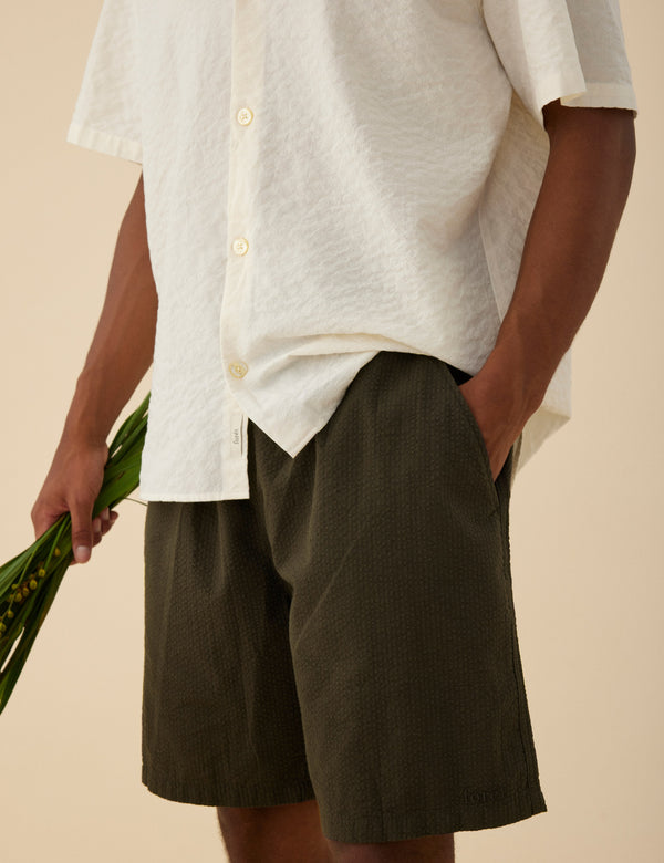 Forét HUSH SEERSUCKER SHORTS - ARMY