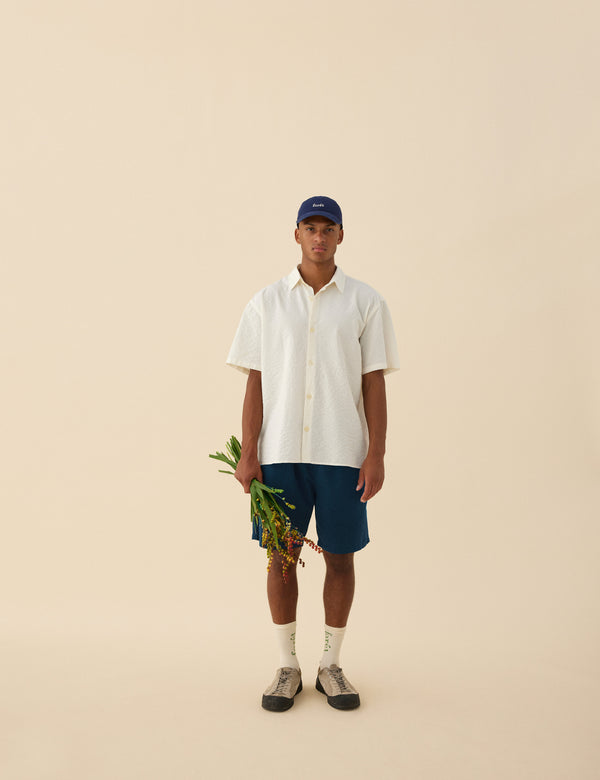 Forét HUSH SEERSUCKER SHORTS - NAVY